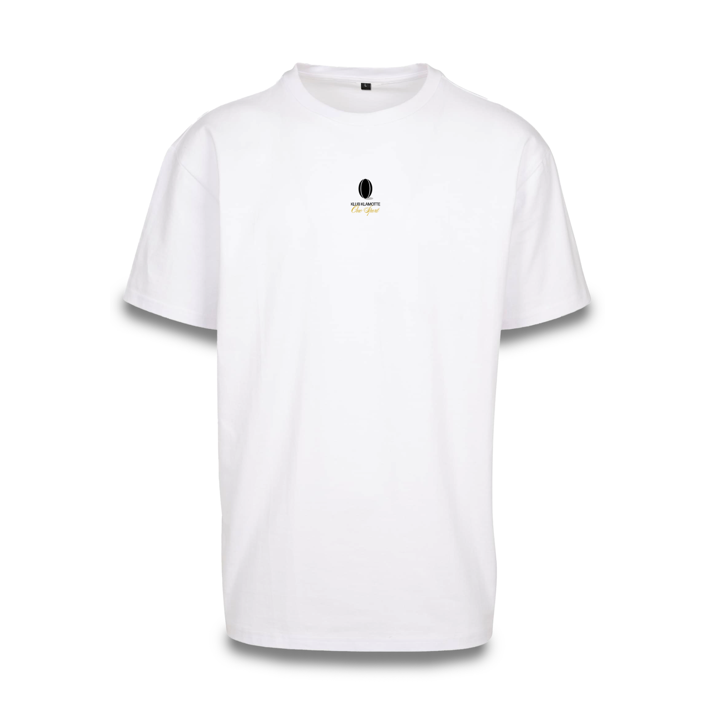 Mockup der Frontansicht des weißen Klub One League Tee mit dem Logo und dem goldenen kalligraphischen Schrift: One Sport.