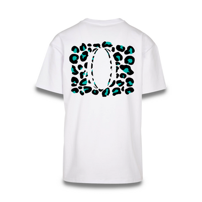Mockup der Rückenansicht des weißen Klub Leo Tee mit türkisem Print