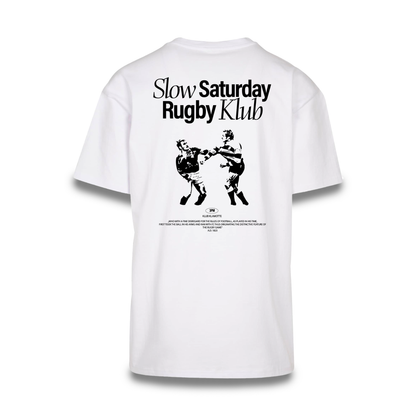 Mockup der Rückenansicht des weißen Slow Saturday Rugby Klub Tee